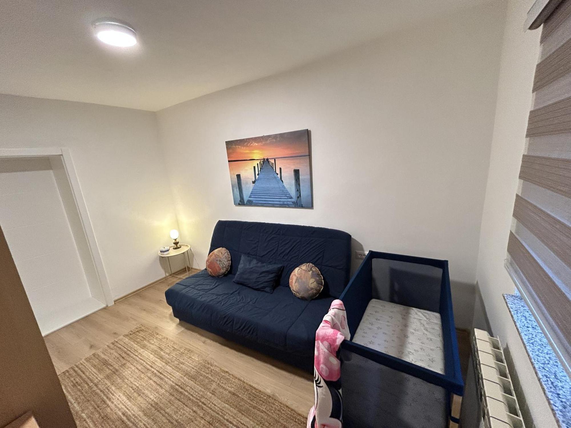 Center Point Apartment *