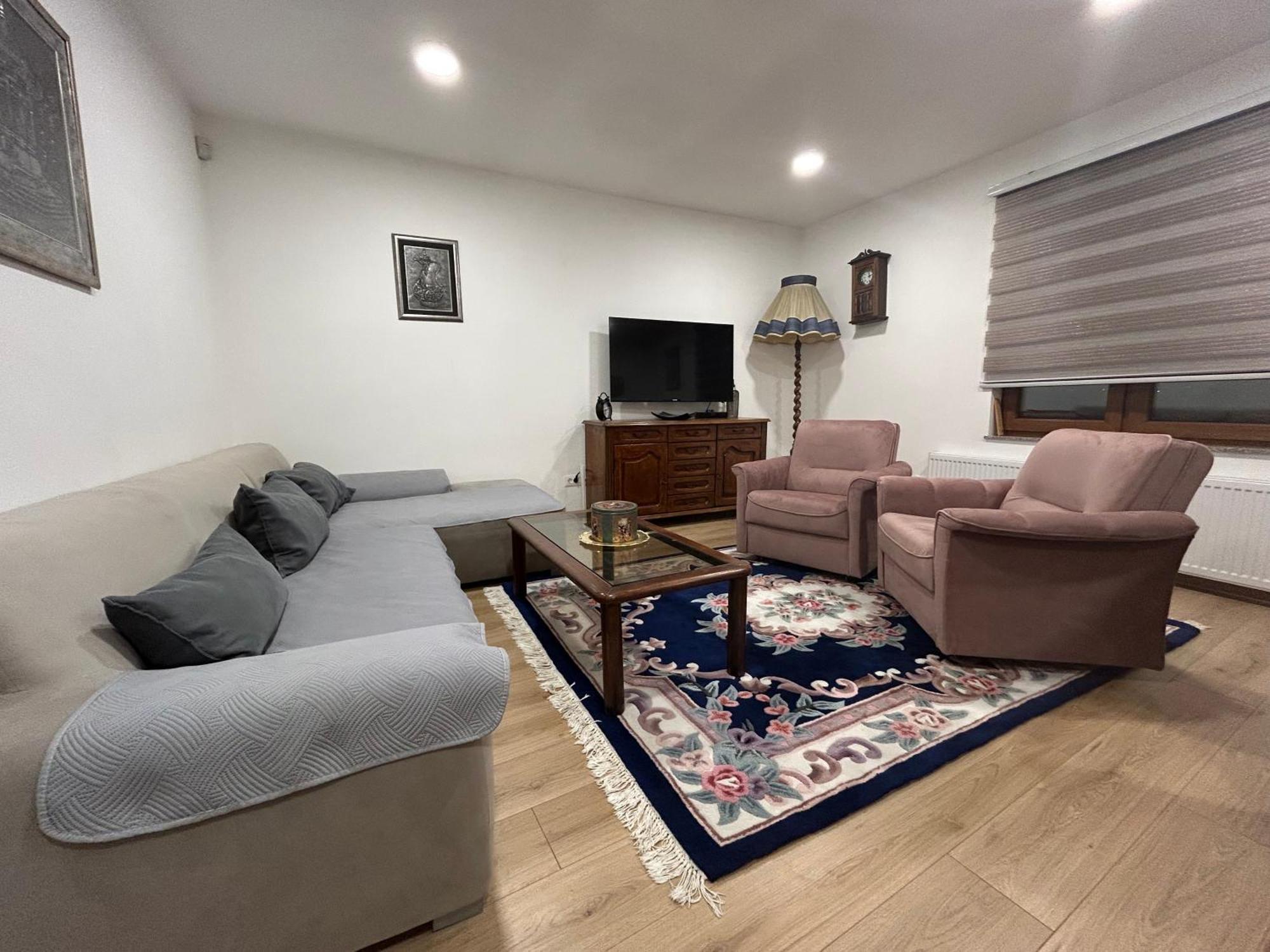 Center Point Apartment
